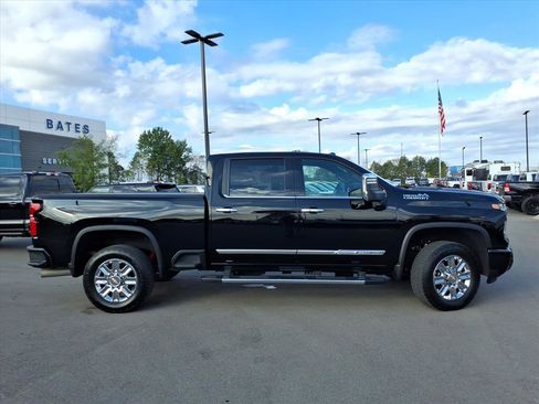 Used 2024 Chevrolet Silverado 2500 High Country w/ High Country Premium Package image 2