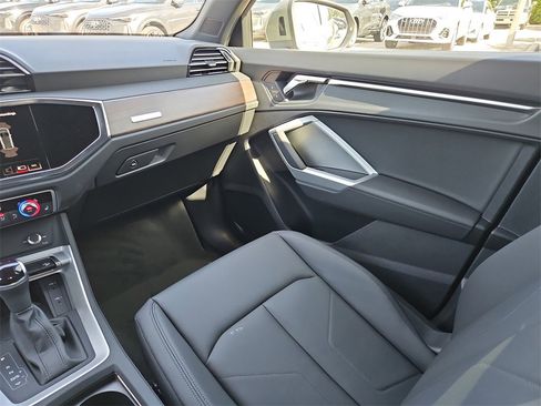 New 2025 Audi Q3 2.0T Premium image 12