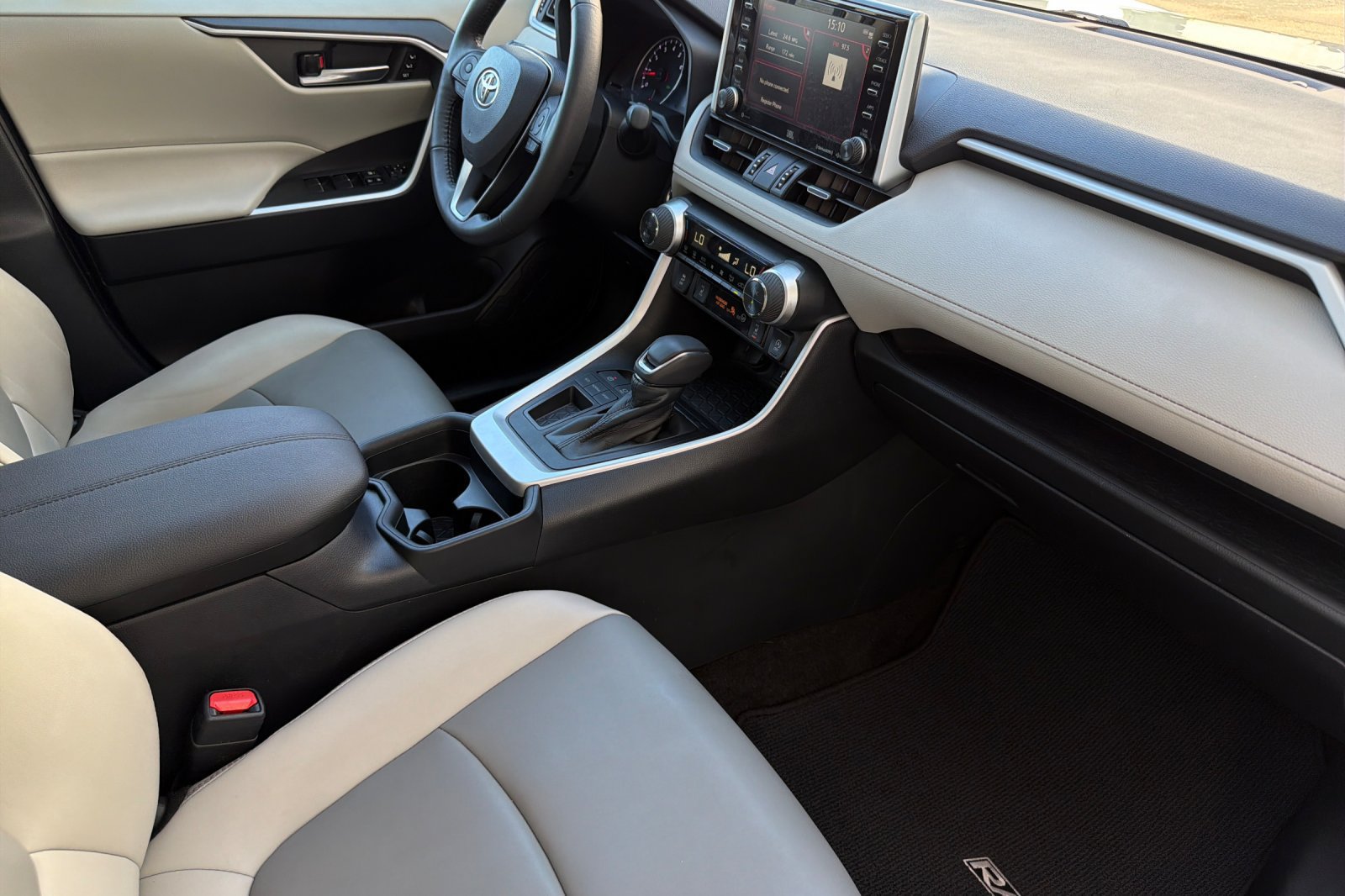 Used 2021 Toyota RAV4 XLE Premium FWD image 15