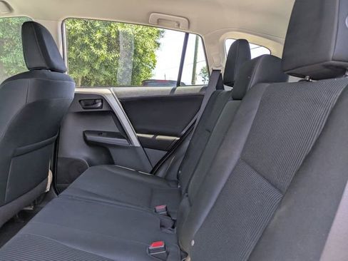 Used 2016 Toyota RAV4 LE FWD image 17