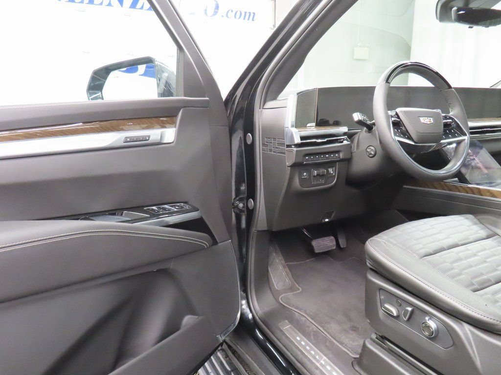 Used 2026 Cadillac Escalade Platinum Sport w/ LPO, Floor Liner Package AWD/4WD image 46