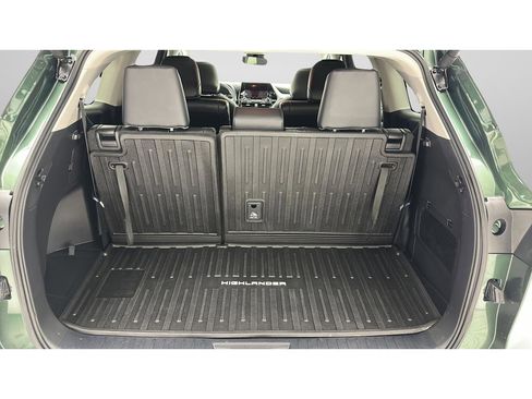 Used 2024 Toyota Highlander XLE AWD/4WD image 27