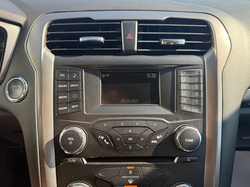 Used 2018 Ford Fusion SE FWD image 23