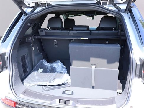 New 2025 Land Rover Discovery Sport Dynamic SE image 16