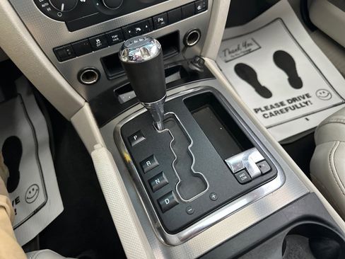 Used 2006 Jeep Commander Limited image 40