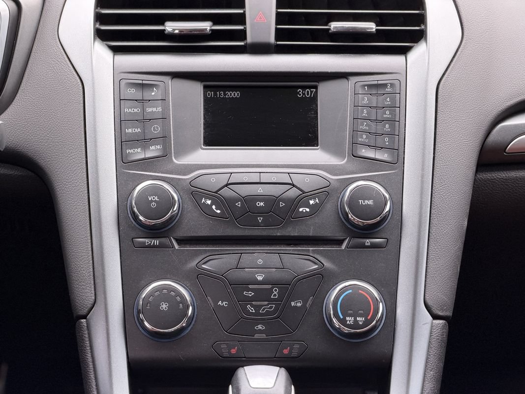 Used 2015 Ford Fusion SE w/ Equipment Group 202A FWD image 26