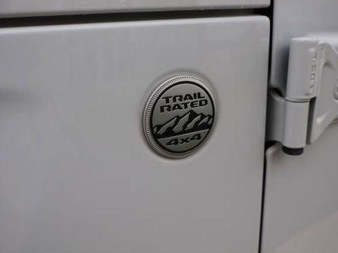 Used 2024 Jeep Wrangler Unlimited Sahara w/ Technology Group AWD/4WD image 9