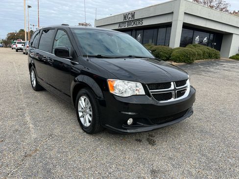 Used 2020 Dodge Grand Caravan SXT image 25