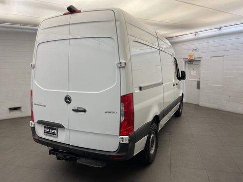 Used 2022 Mercedes-Benz Sprinter 144 Cargo image 14