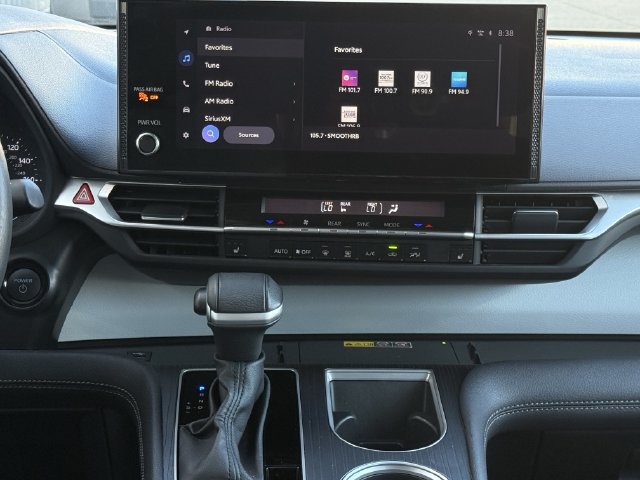 Certified 2025 Toyota Sienna XLE FWD image 17