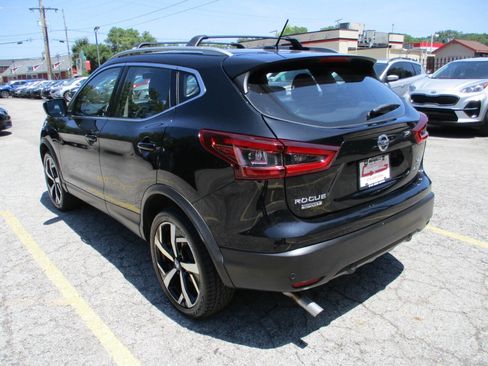 Used 2020 Nissan Rogue Sport SL image 2