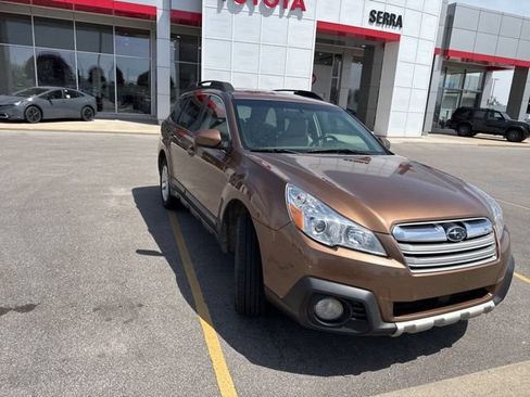 Used 2013 Subaru Outback 2.5i Limited AWD/4WD image 3