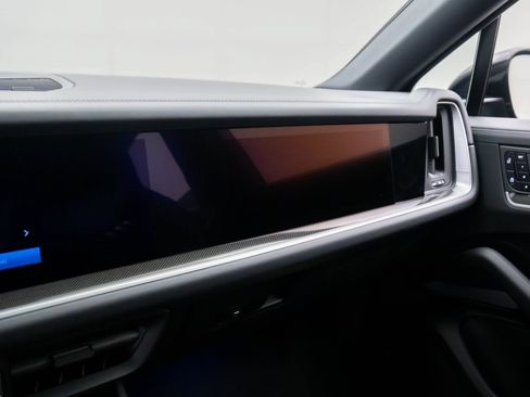 Certified 2025 Porsche Cayenne E-Hybrid Coupe AWD/4WD image 22
