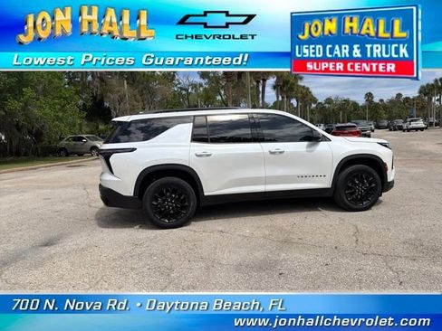 Used 2024 Chevrolet Traverse LT w/ Enhanced Driving Package image 11