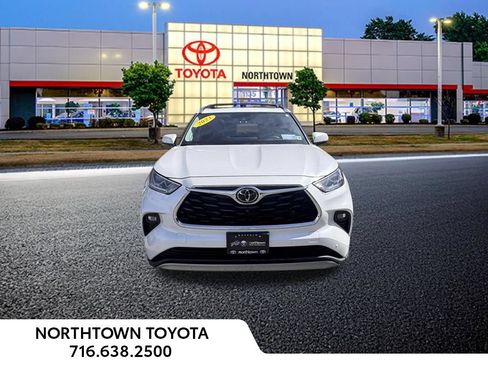 Used 2023 Toyota Highlander Platinum AWD/4WD image 5