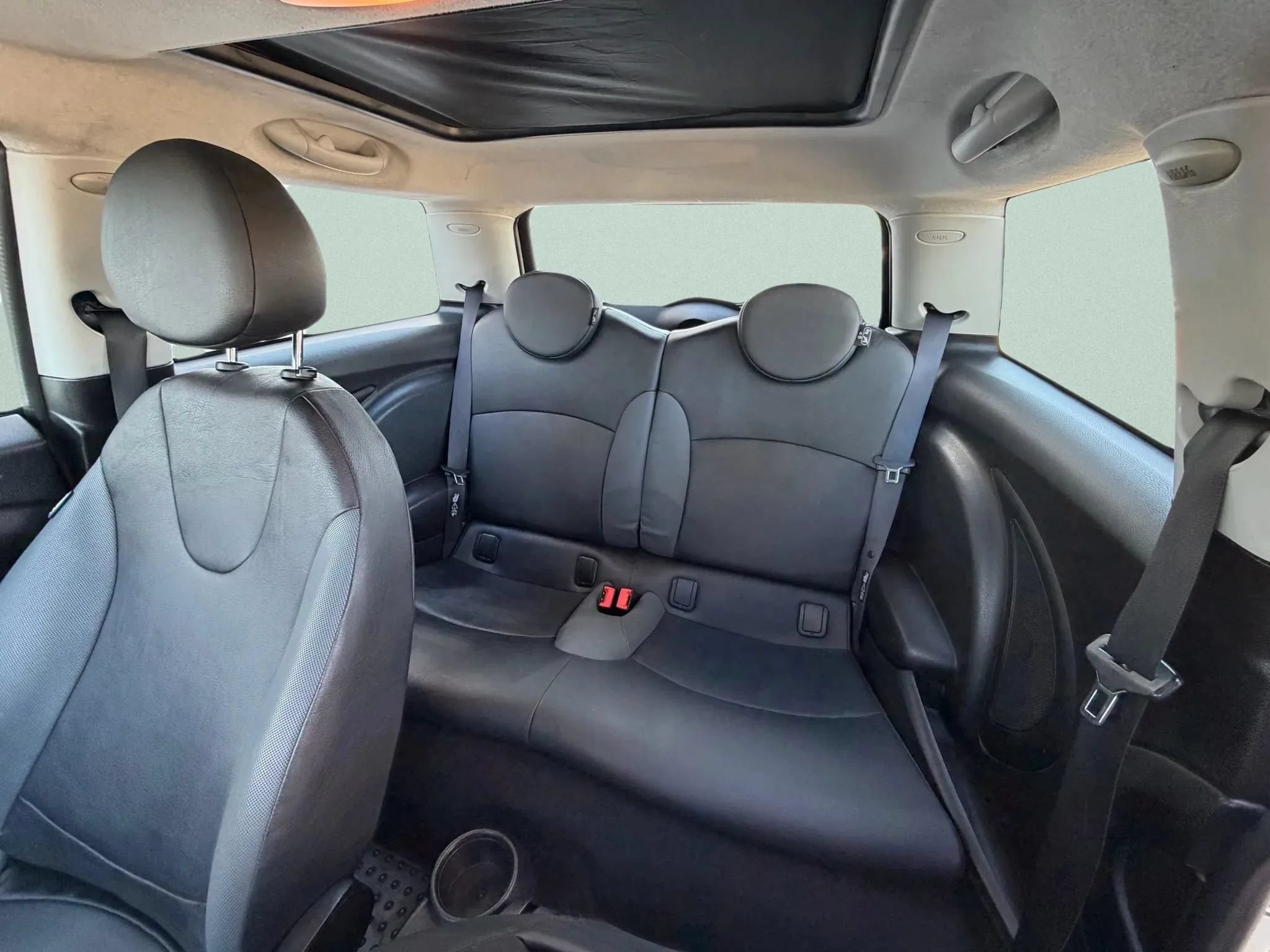 Used 2010 MINI Cooper Hardtop FWD image 39