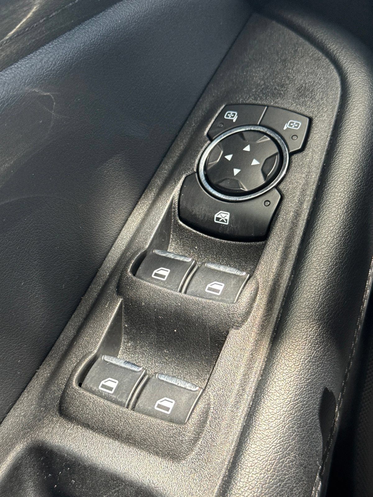 Used 2024 Ford Edge SE w/ Black Appearance Package AWD/4WD image 19