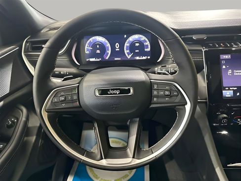 Used 2024 Jeep Grand Cherokee Laredo X w/ Luxury Tech Group I AWD/4WD image 15