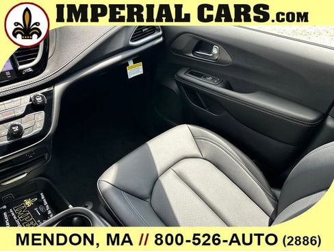 New 2027 Chrysler Pacifica Select AWD/4WD image 20