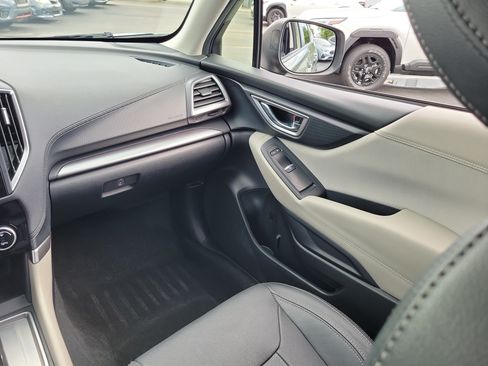 Used 2020 Subaru Forester Premium AWD/4WD image 18