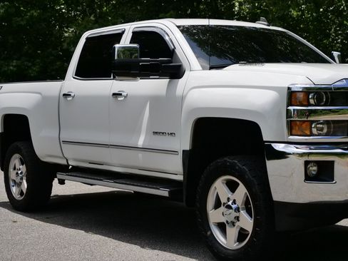Used 2015 Chevrolet Silverado 2500 LTZ w/ Duramax Plus Package AWD/4WD image 46