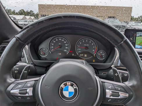 Used 2016 BMW M4 Convertible RWD image 21