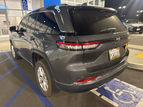 Used 2022 Jeep Grand Cherokee Limited w/ Luxury Tech Group II image 9