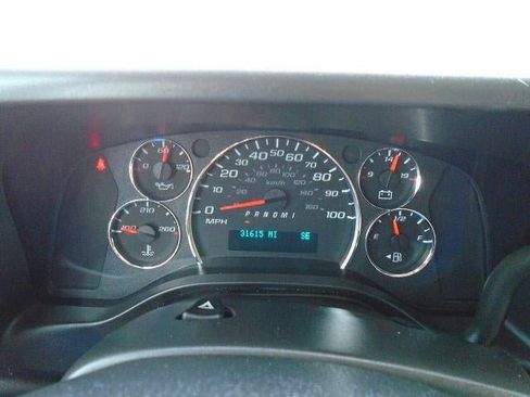 Used 2025 Chevrolet Express 3500 LT w/ LT Preferred Equipment Group RWD image 7
