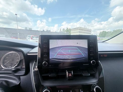 Used 2021 Toyota Corolla LE FWD image 16