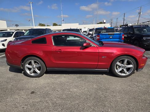 Used 2010 Ford Mustang GT image 4