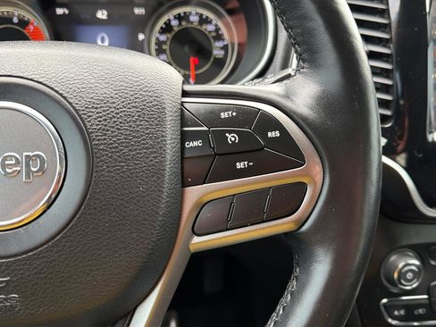 Used 2019 Jeep Cherokee Limited image 19