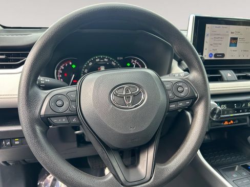 Used 2025 Toyota RAV4 XLE AWD/4WD image 12