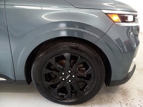 Used 2022 Kia Carnival SX Prestige FWD image 3
