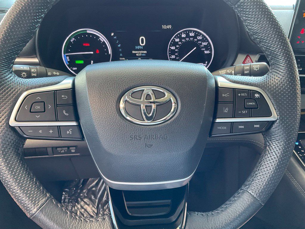 Certified 2023 Toyota Sienna Limited AWD/4WD image 11