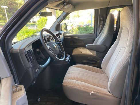 Used 2008 Chevrolet Express 1500 AWD Passenger w/ LT Preferred Equipment Group image 11
