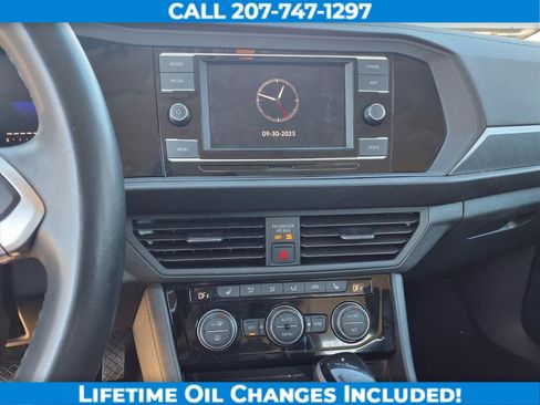 Used 2024 Volkswagen Jetta SE image 16