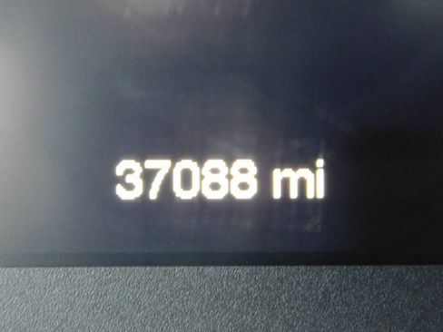 Used 2017 Chrysler 200 LX image 9