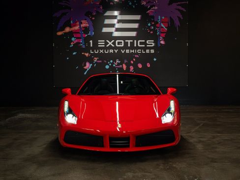Used 2018 Ferrari 488 Spider RWD image 3
