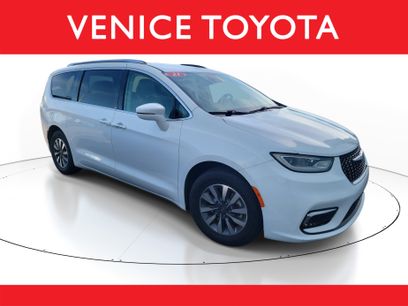 Used 2021 Chrysler Pacifica Touring-L