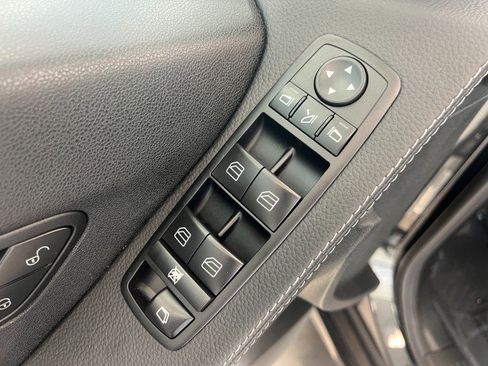 Used 2011 Mercedes-Benz R 350 4MATIC image 29