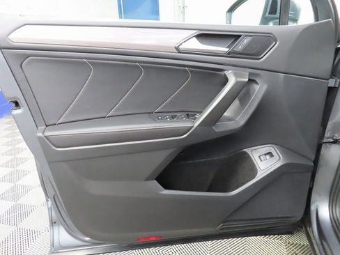 Used 2022 Volkswagen Tiguan SE image 55