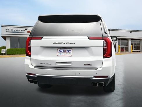 Used 2025 GMC Yukon Denali AWD/4WD image 4