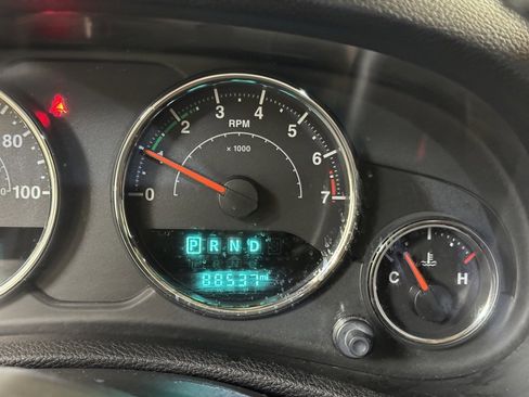 Used 2016 Jeep Wrangler Unlimited Sahara w/ Connectivity Group image 28