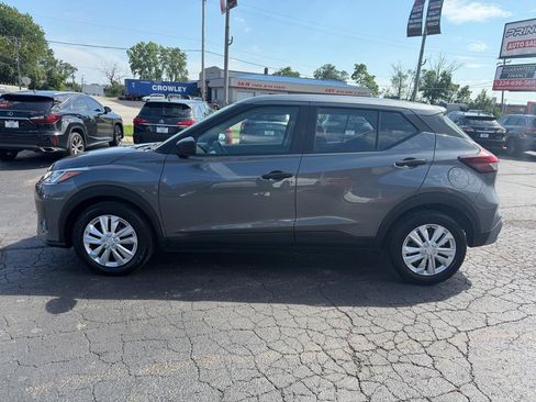 Used 2023 Nissan Kicks S FWD image 4