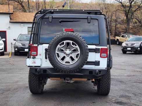 Used 2014 Jeep Wrangler Unlimited Rubicon w/ Max Tow Package AWD/4WD image 8
