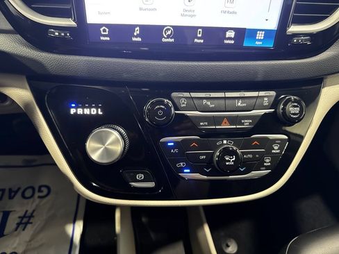 Used 2023 Chrysler Pacifica Touring-L FWD image 29