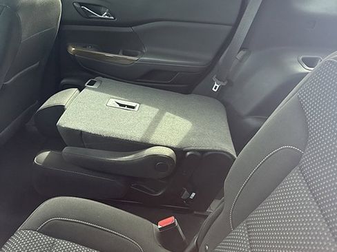 Certified 2023 GMC Acadia SLE w/ Driver Convenience Package image 9