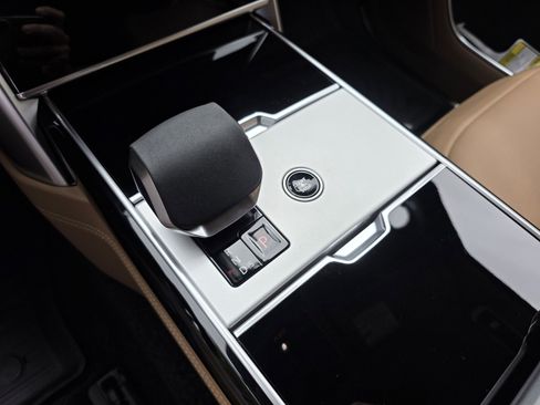 New 2026 Land Rover Range Rover Long Wheelbase SE image 16