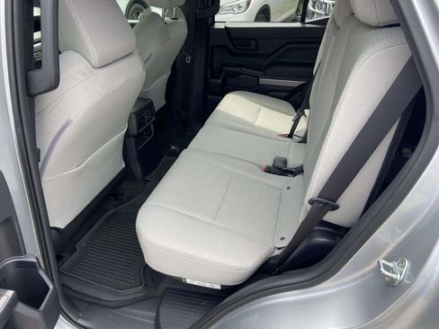 Used 2025 Toyota 4Runner SR5 AWD/4WD image 18