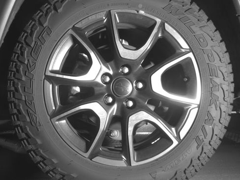 Used 2025 Jeep Compass Trailhawk AWD/4WD image 14